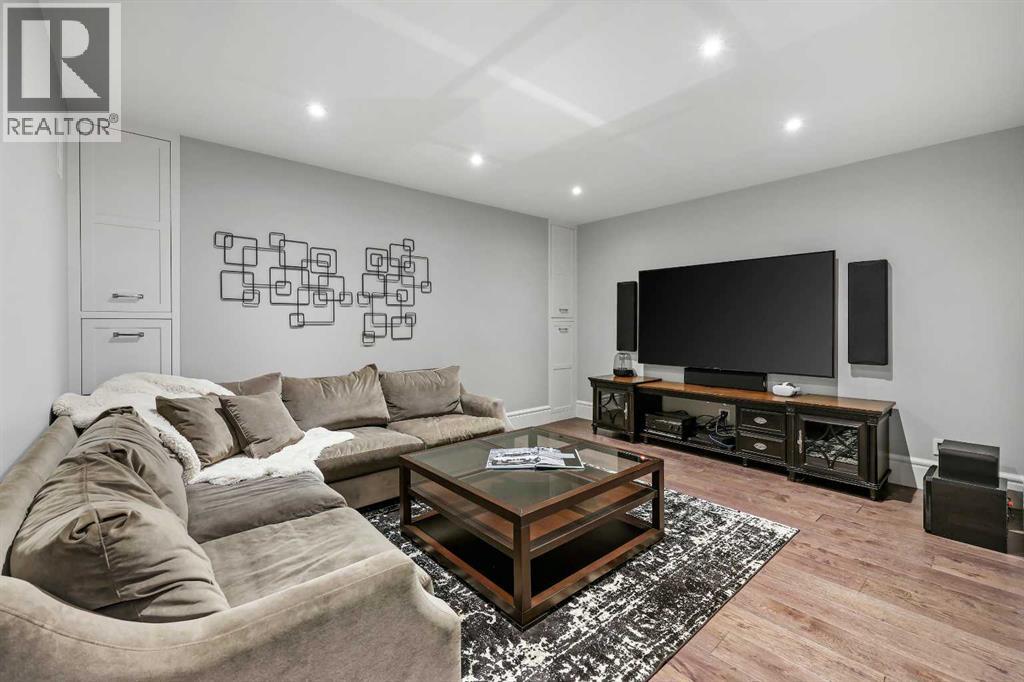 Single Family House for Sale in   Avenue SW Elboya Calgary 