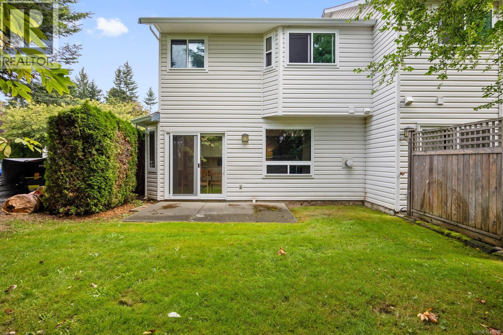 2355 Valley View Dr, Courtenay - Exteriors - Photo 2