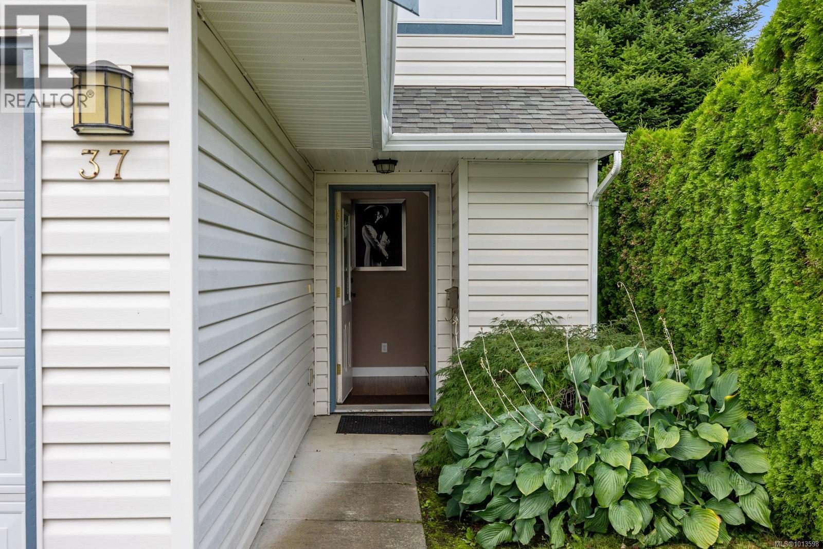 2355 Valley View Dr, Courtenay - Exteriors - Photo 5