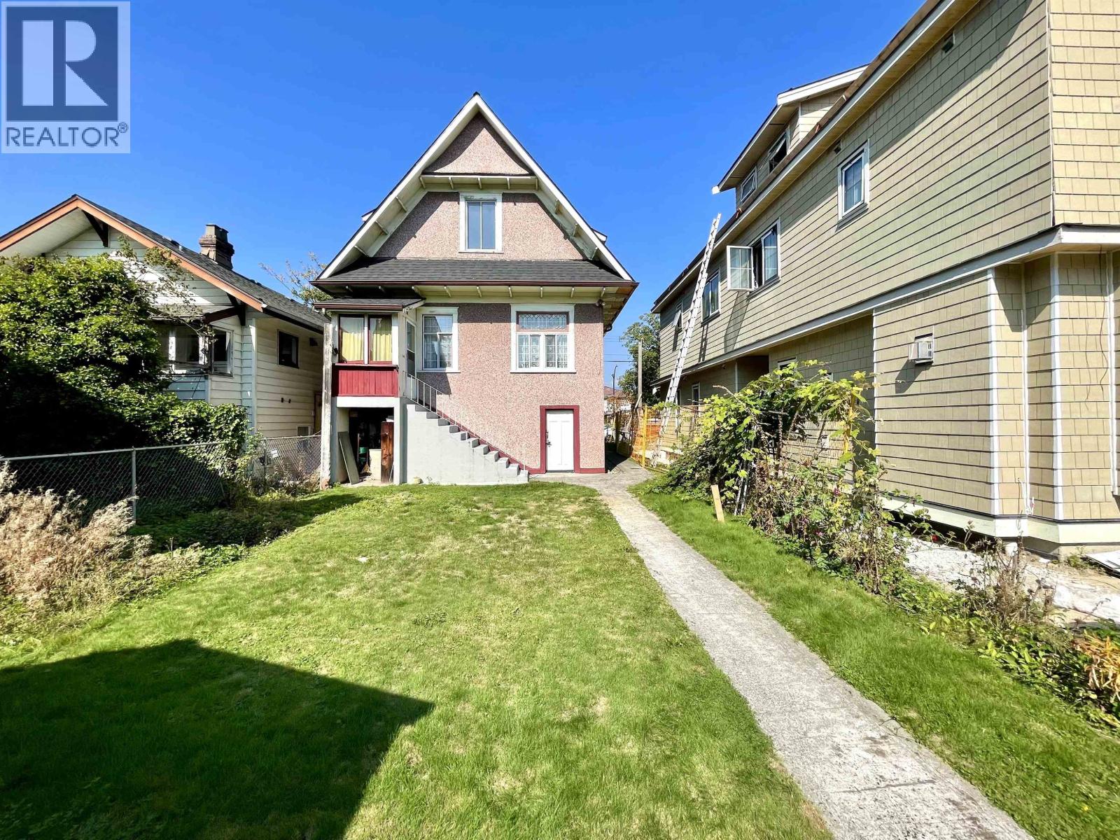 2250 E PENDER STREET, Vancouver