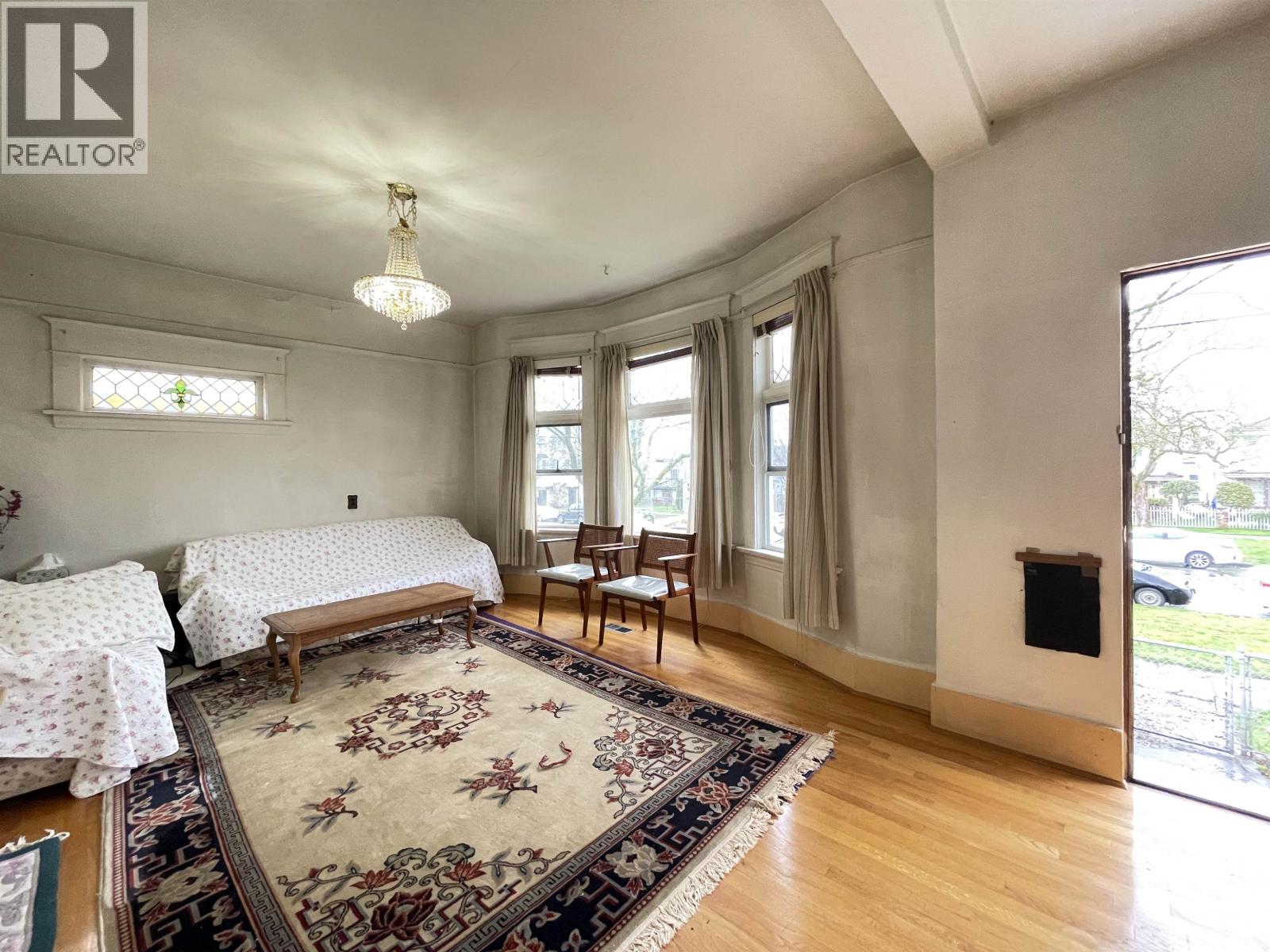 2250 E PENDER STREET, Vancouver