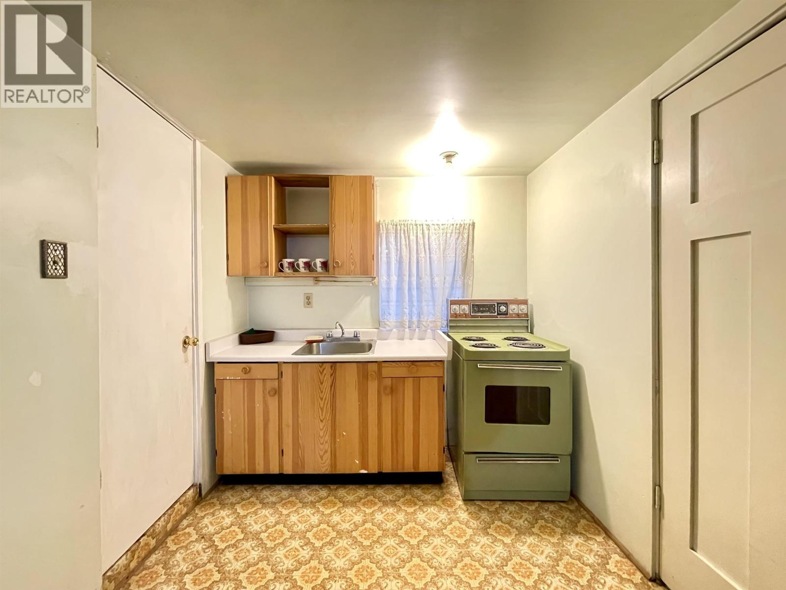 2250 E PENDER STREET, Vancouver