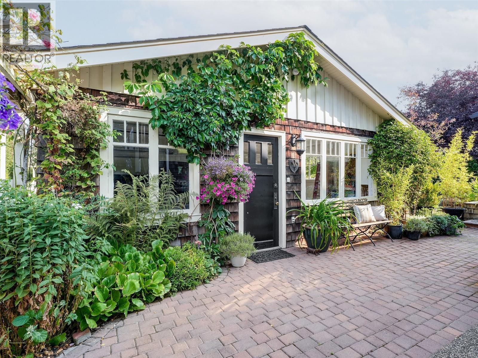 1974 Hovey Rd, Central Saanich
