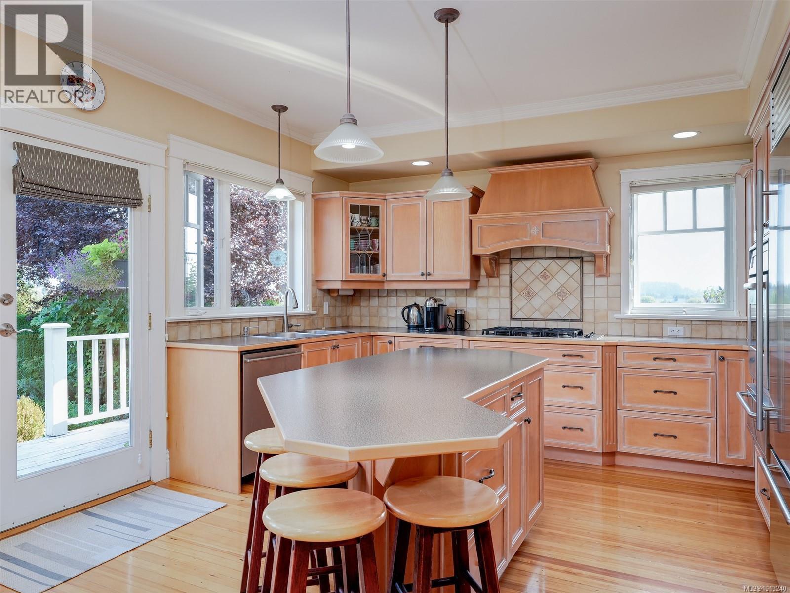 1974 Hovey Rd, Central Saanich