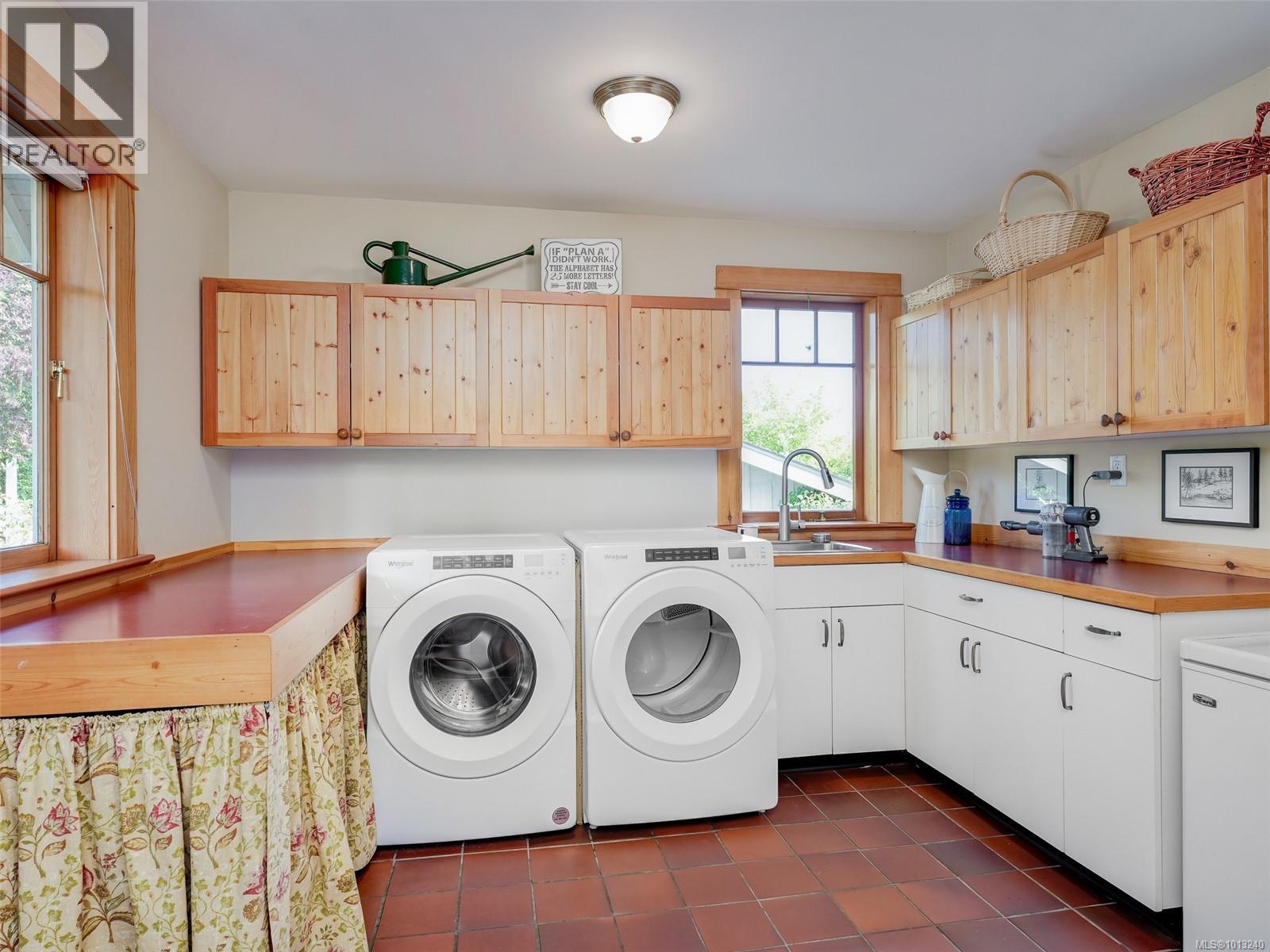 1974 Hovey Rd, Central Saanich