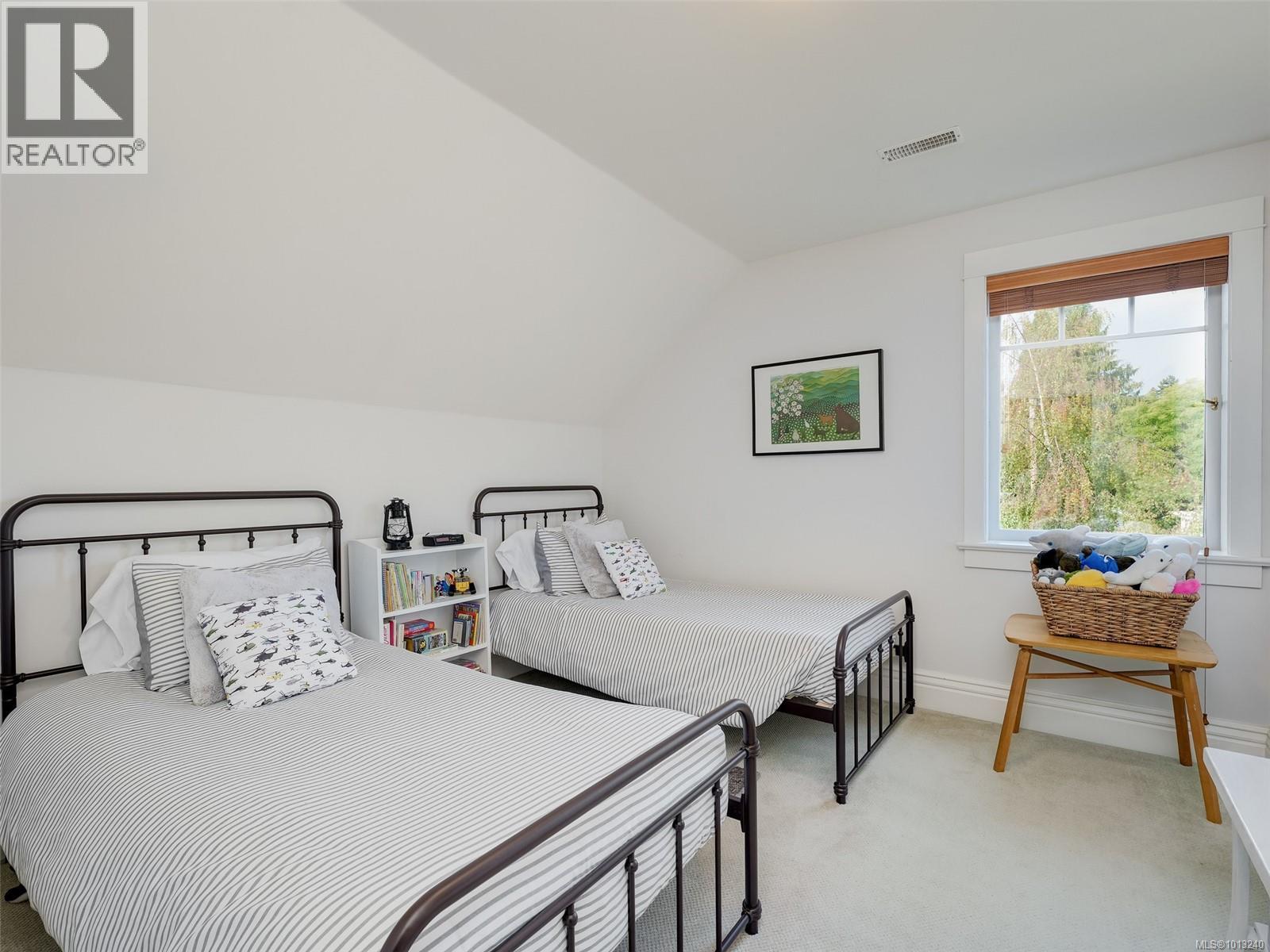1974 Hovey Rd, Central Saanich