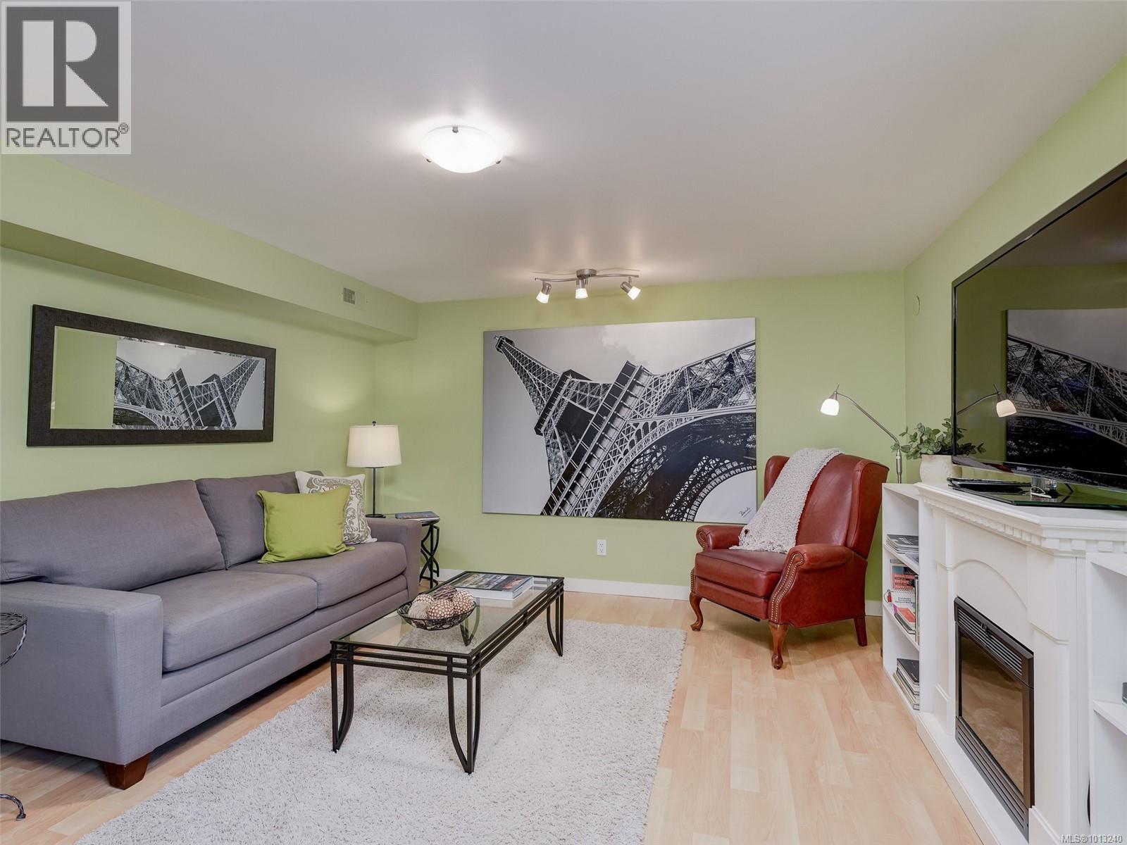 1974 Hovey Rd, Central Saanich