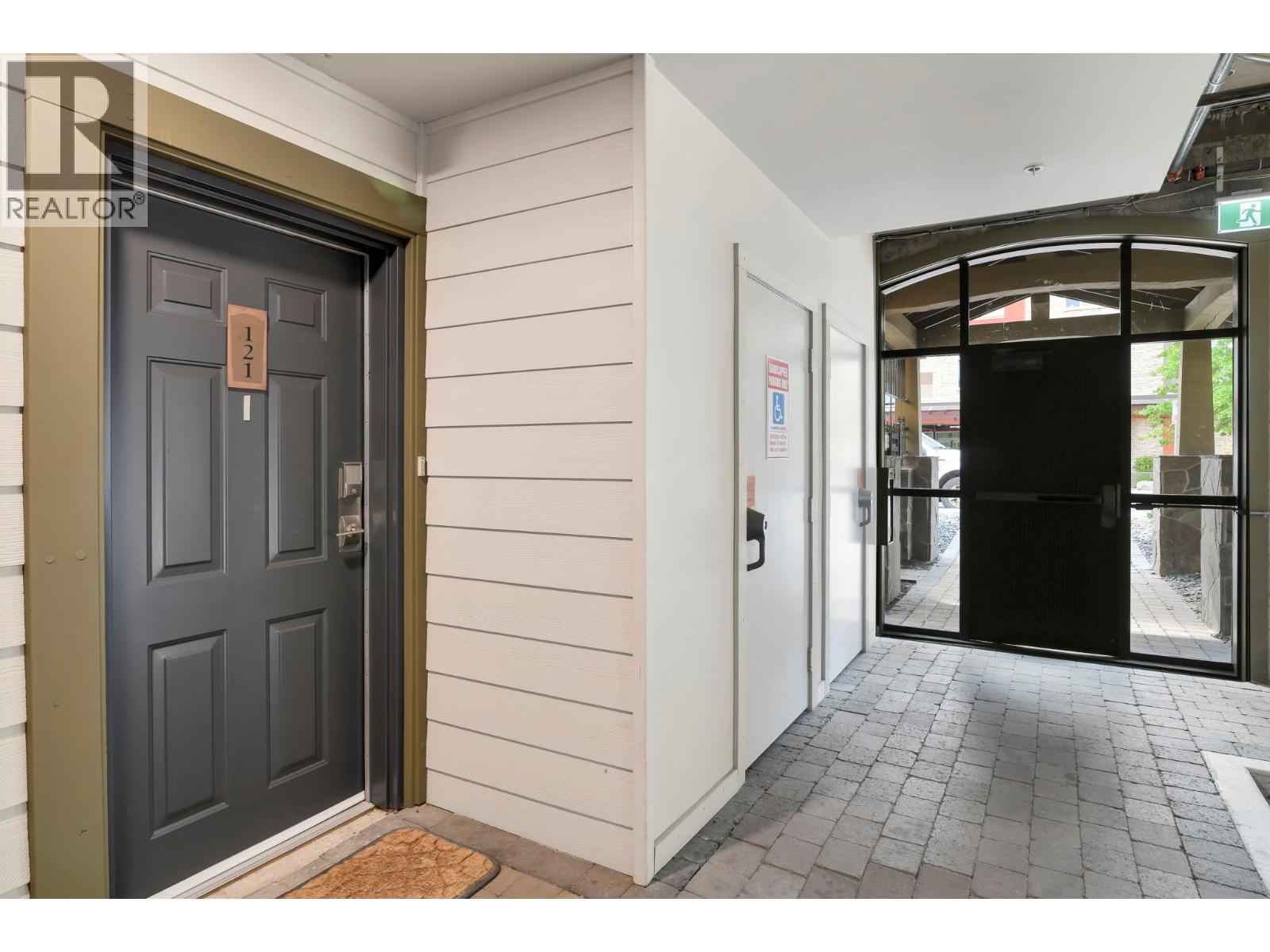 121 3880 Truswell Road, Kelowna
