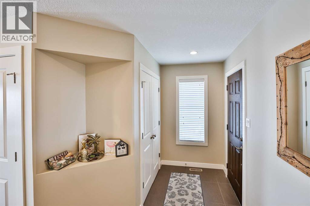 Single Family House for Sale in  Mt Sundance Landing W Sunridge Lethbridge 