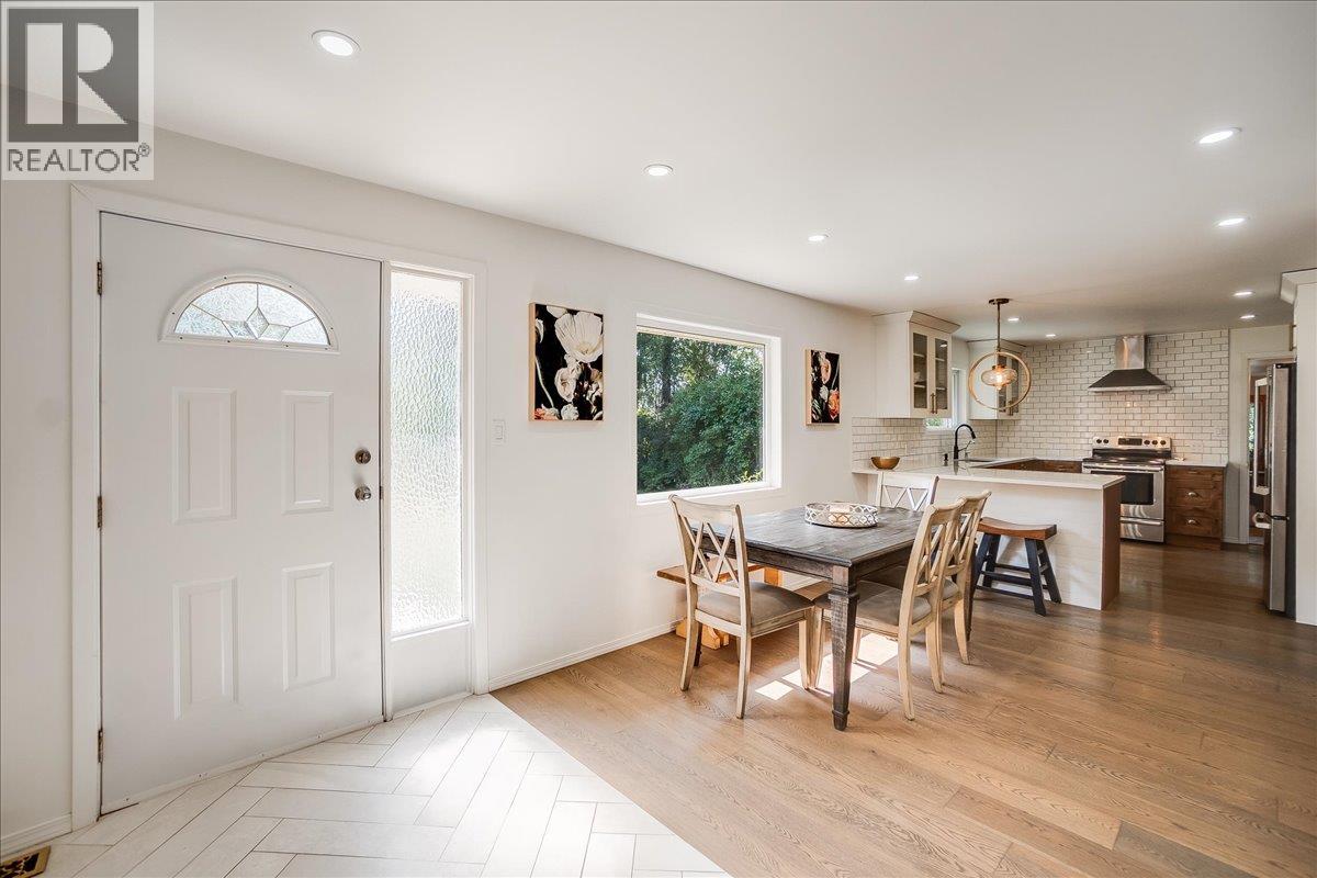 3710 Ladybird Road, Krestova