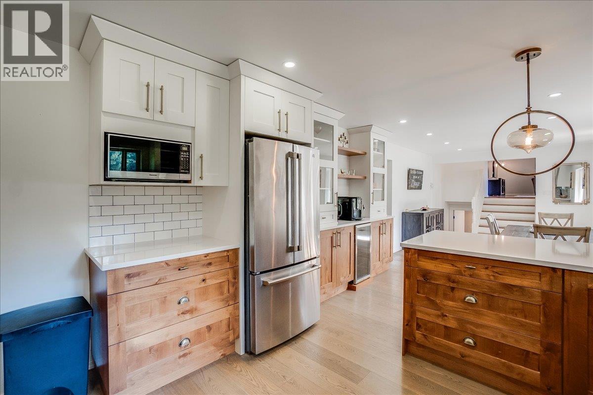 3710 Ladybird Road, Krestova
