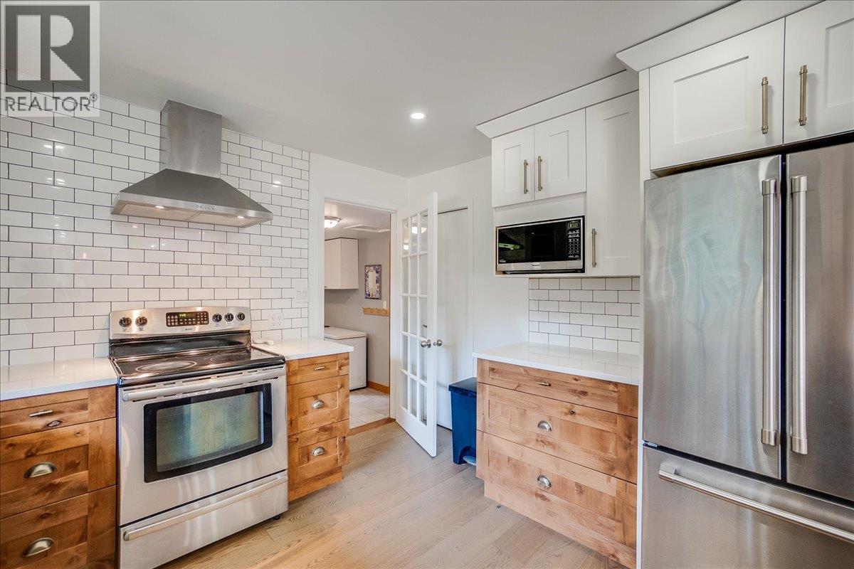 3710 Ladybird Road, Krestova