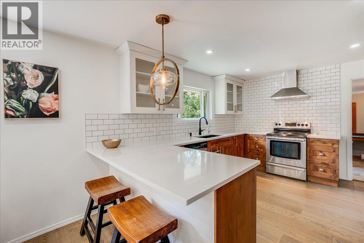 3710 Ladybird Road, Krestova