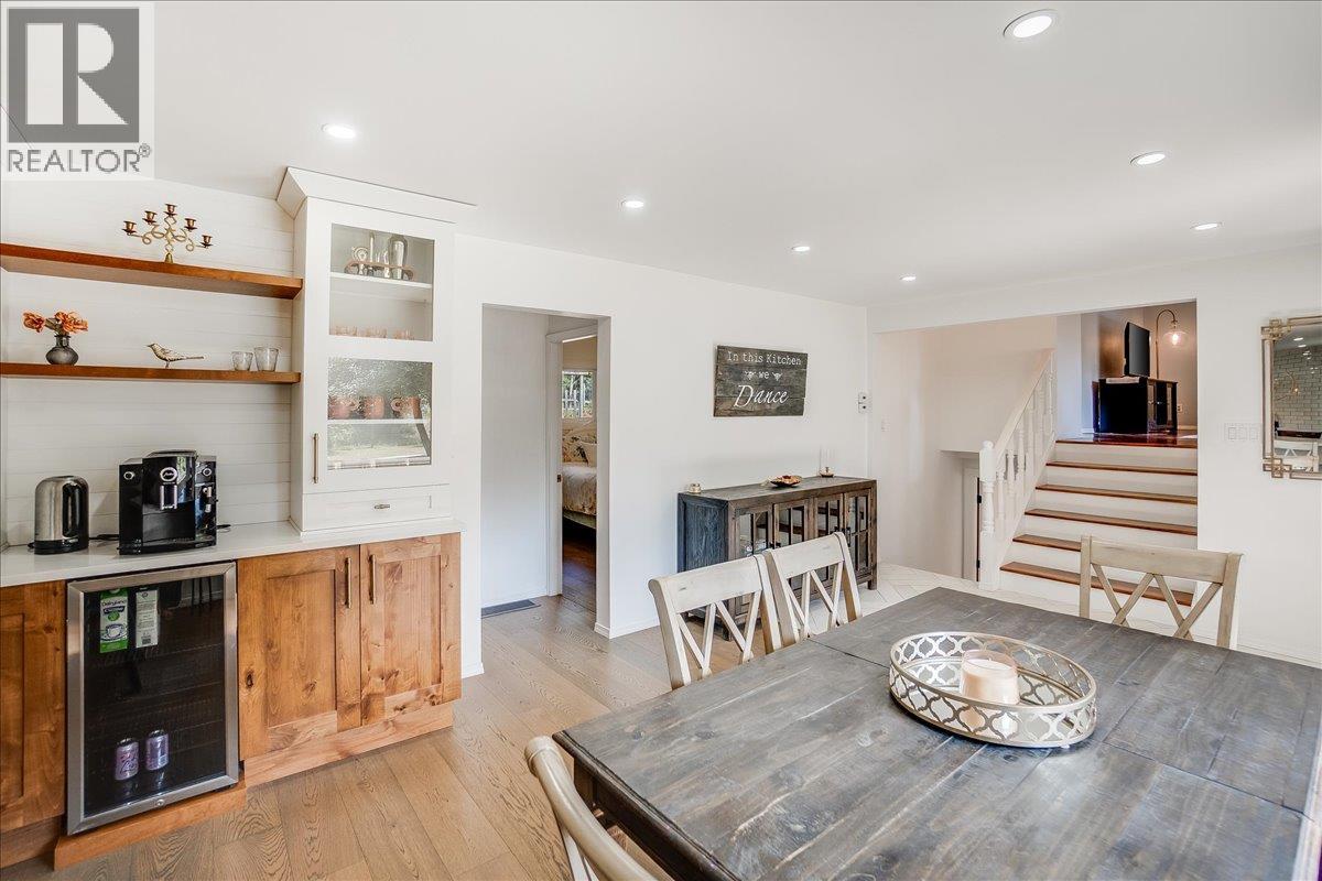 3710 Ladybird Road, Krestova