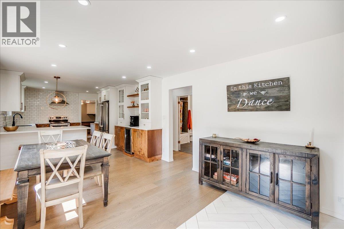 3710 Ladybird Road, Krestova