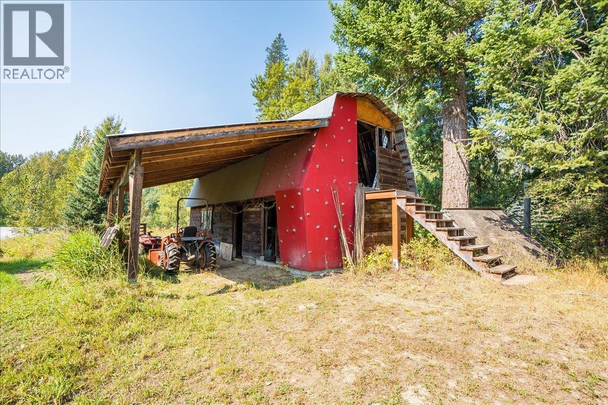 3710 Ladybird Road, Krestova