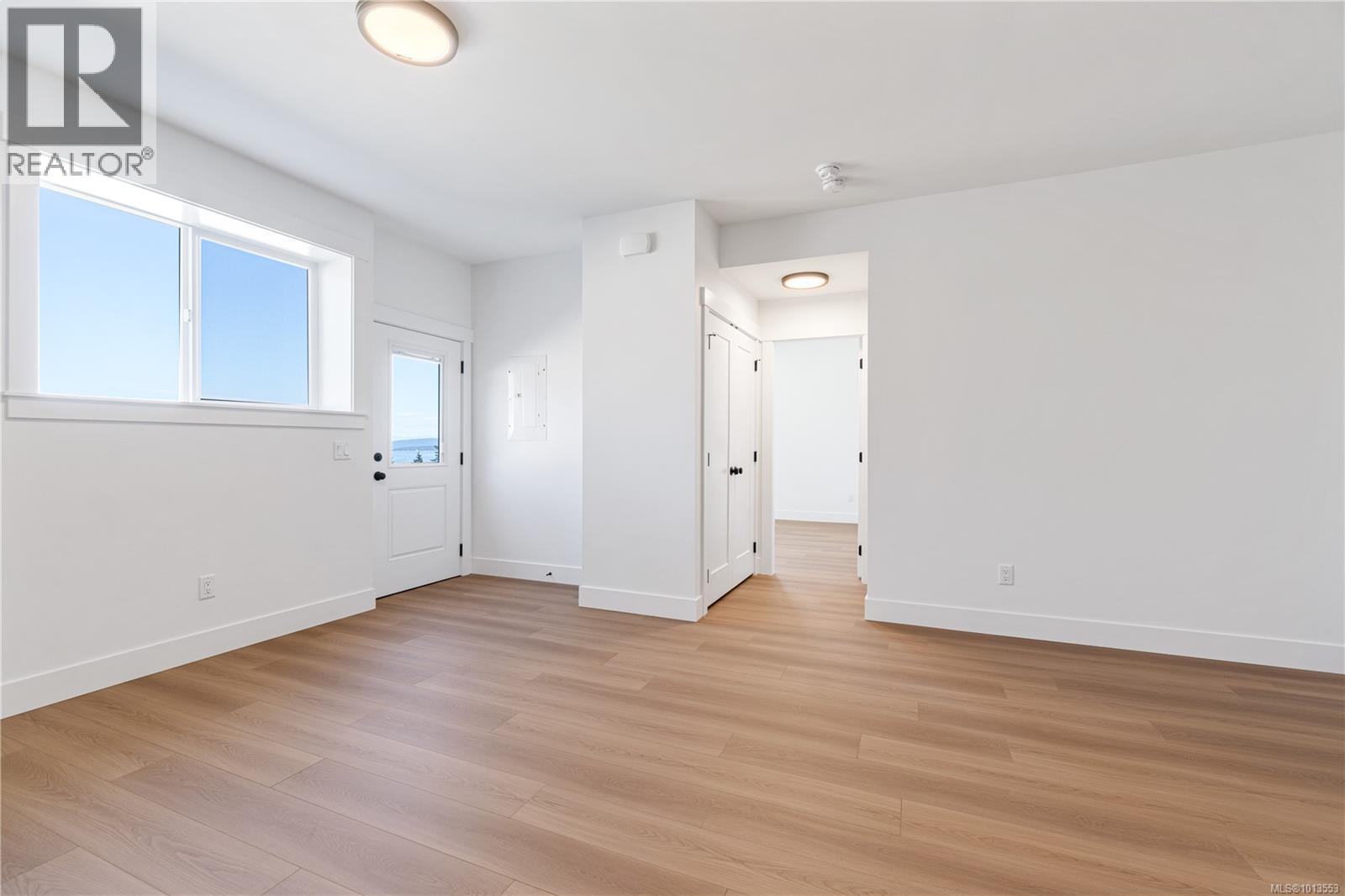 702 Stringer Way, Ladysmith