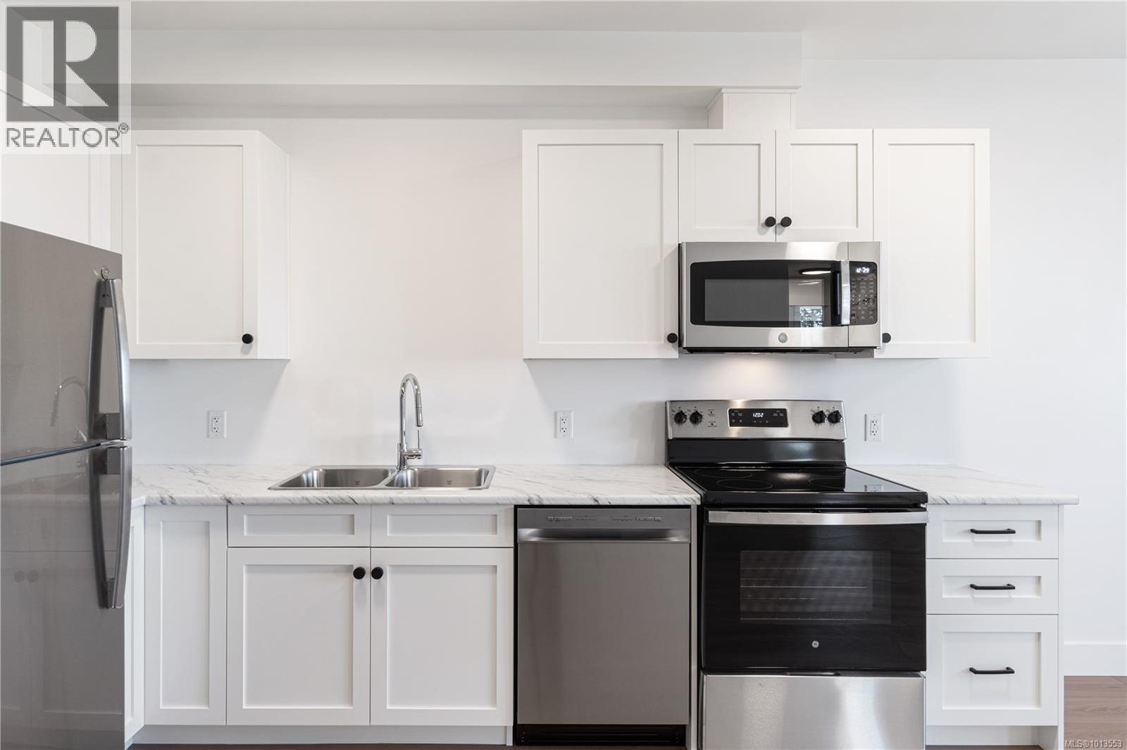 702 Stringer Way, Ladysmith