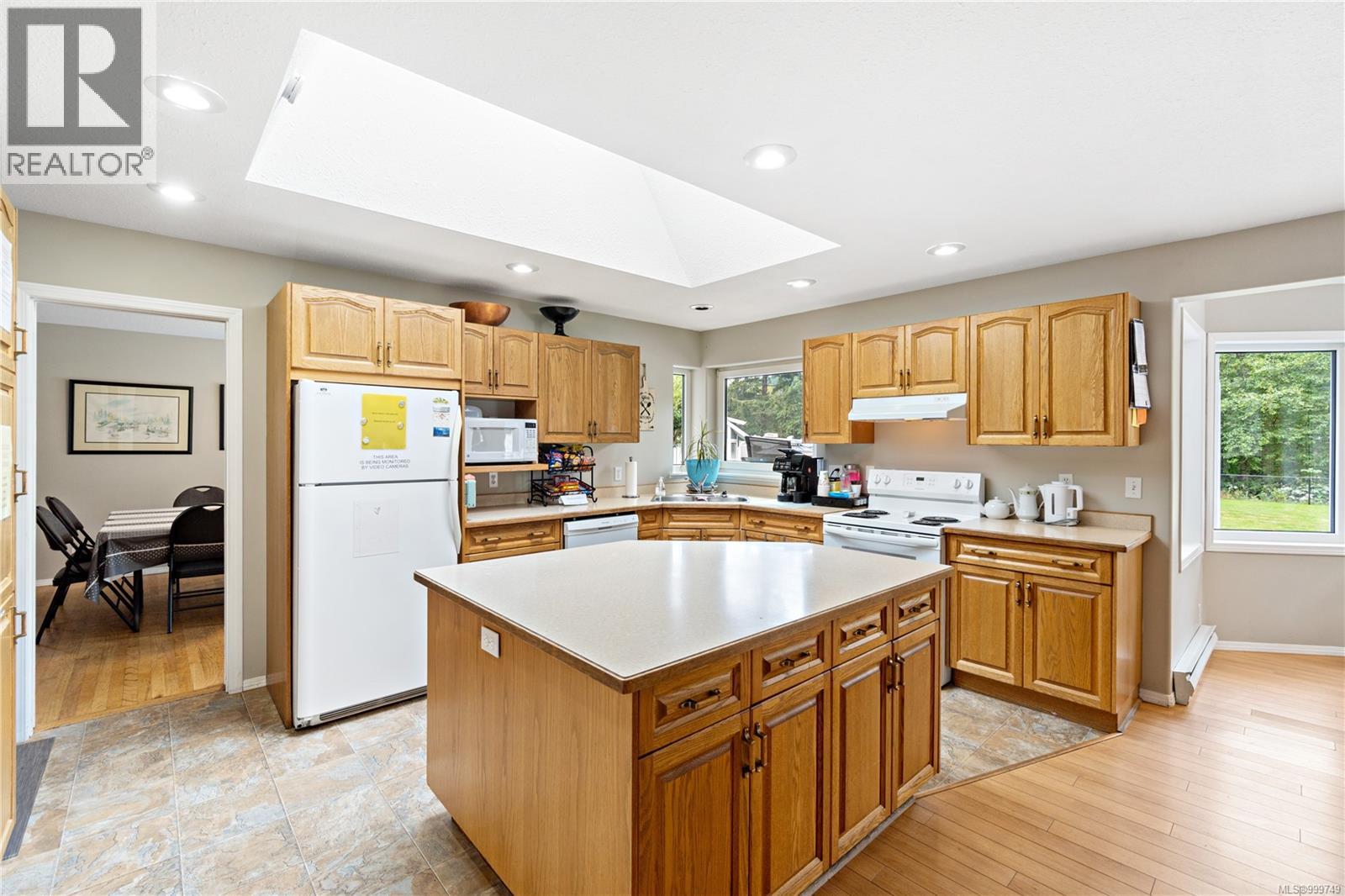 2139 Nimpkish Lake Way - 21