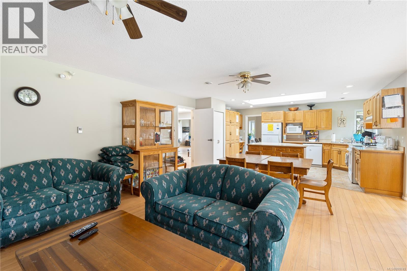 2139 Nimpkish Lake Way - 20