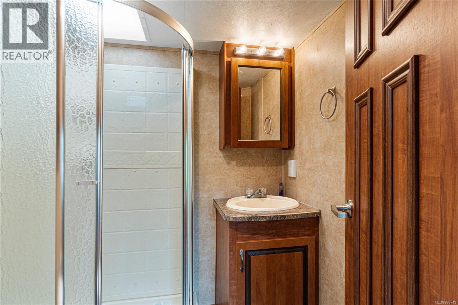 2139 Nimpkish Lake Way - 36
