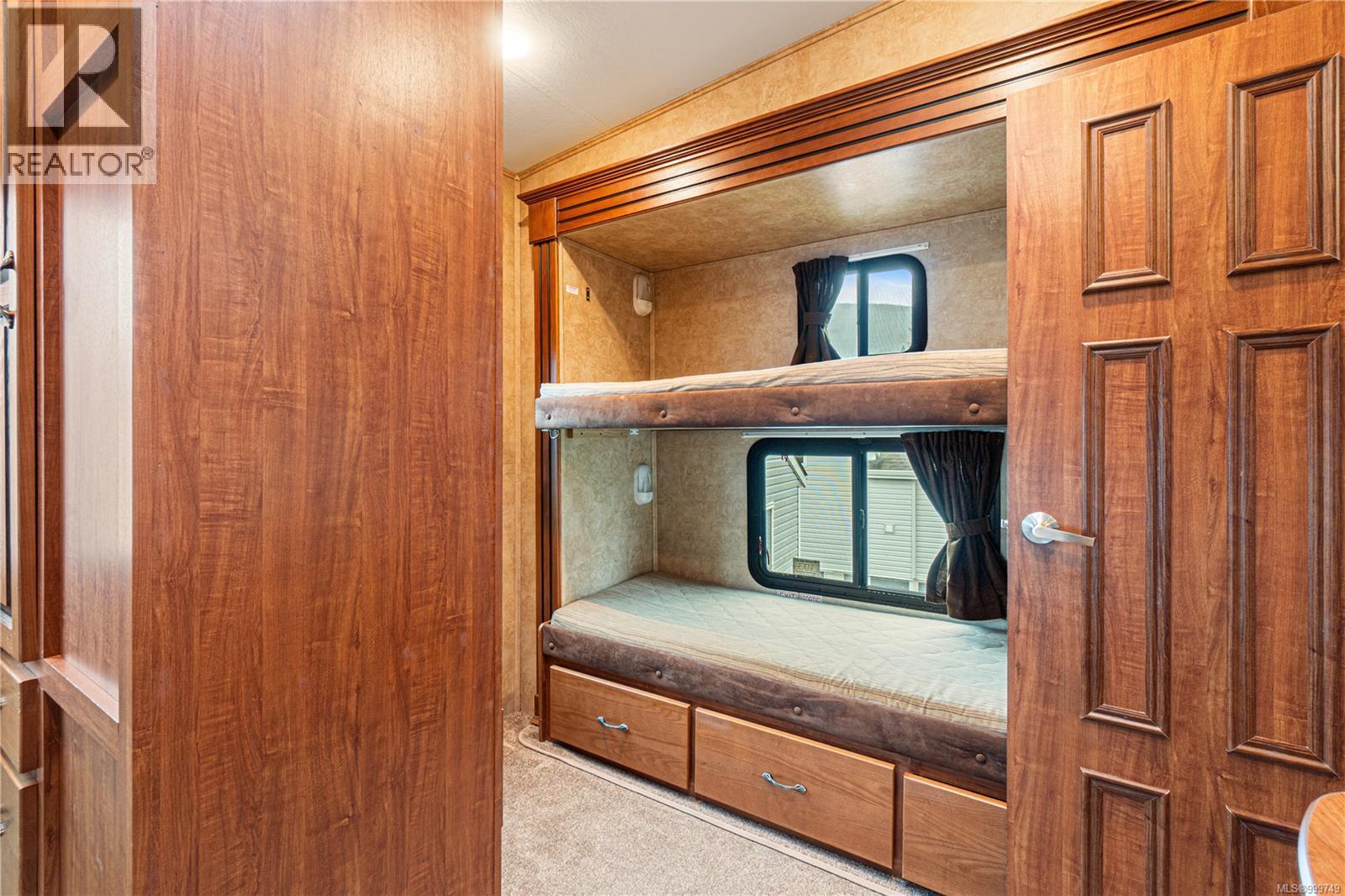 2139 Nimpkish Lake Way - 31