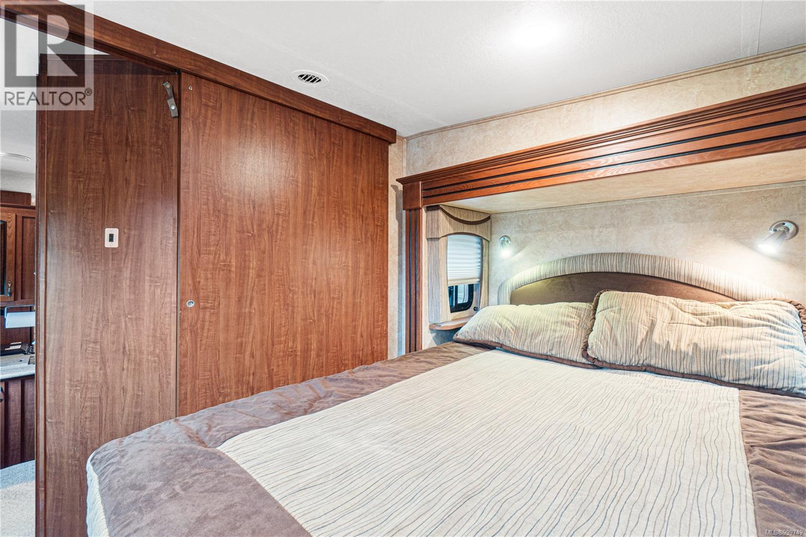 2139 Nimpkish Lake Way - 37