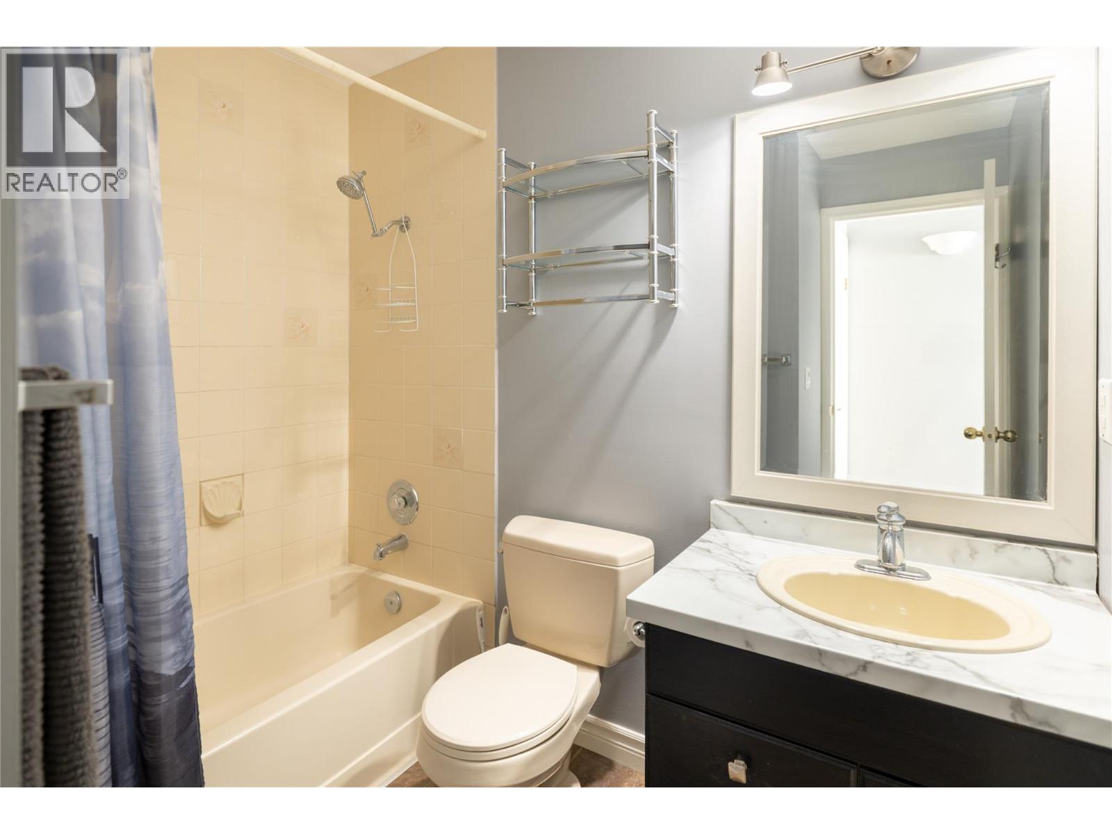 404 3155 DeMontreuil Court, Kelowna