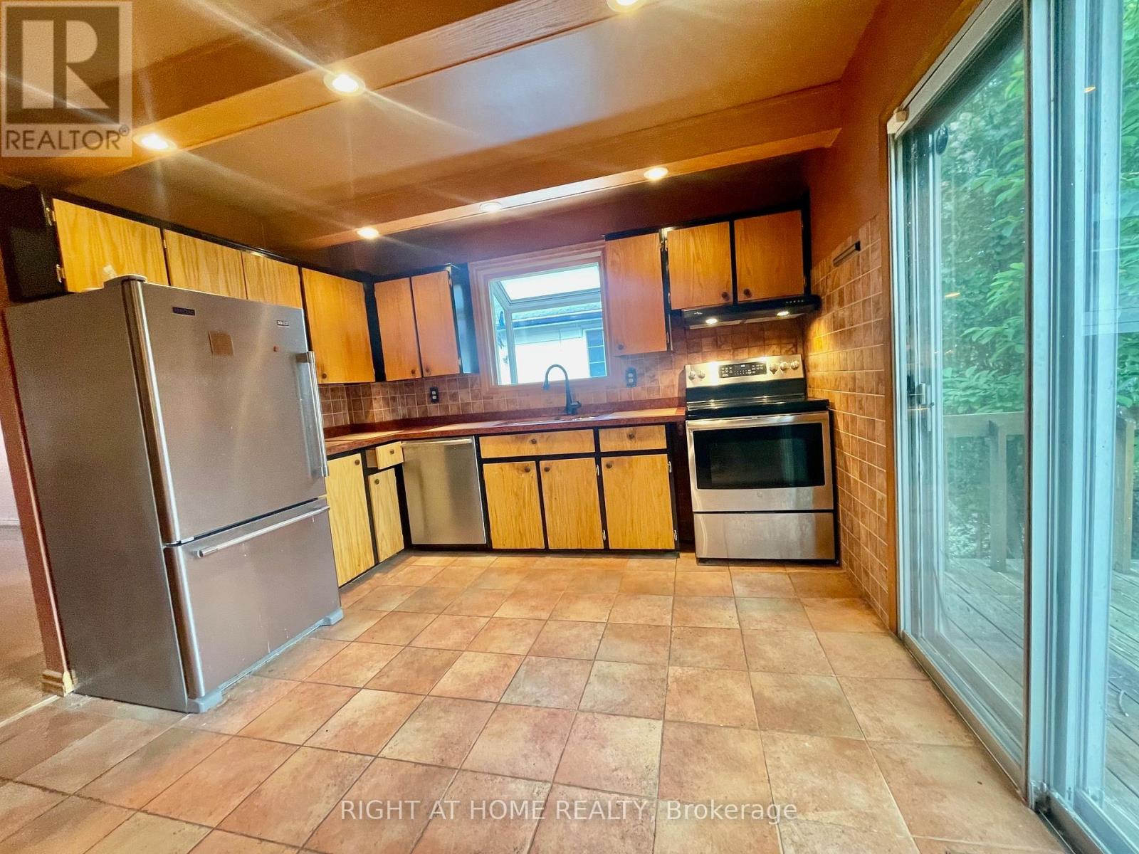 23 POMANDER ROAD - 8