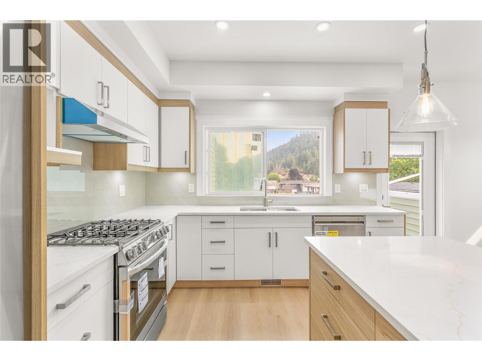  2711 Hewl Road, West Kelowna