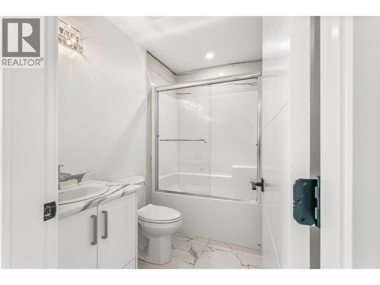  2711 Hewl Road, West Kelowna