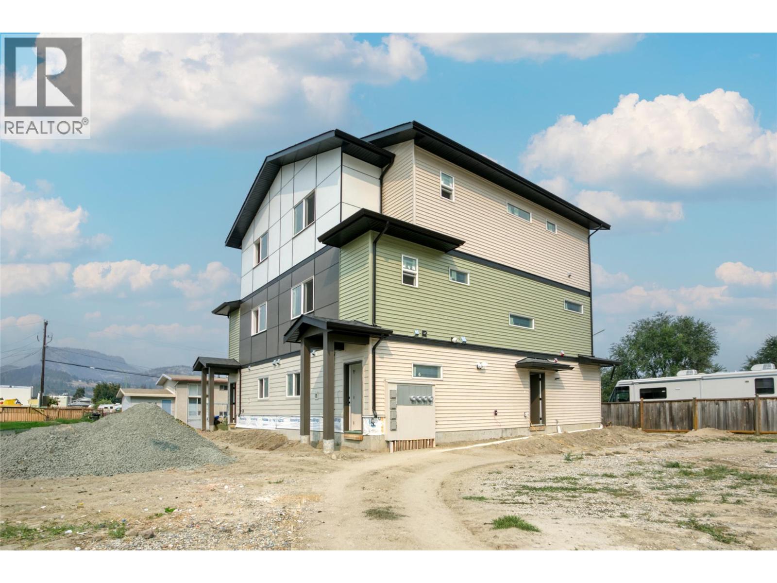  2711 Hewl Road, West Kelowna