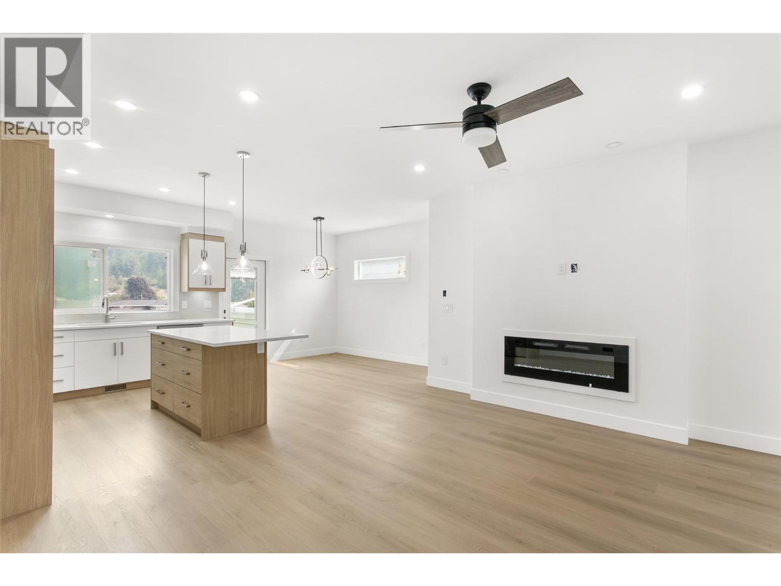  2711 Hewl Road, West Kelowna