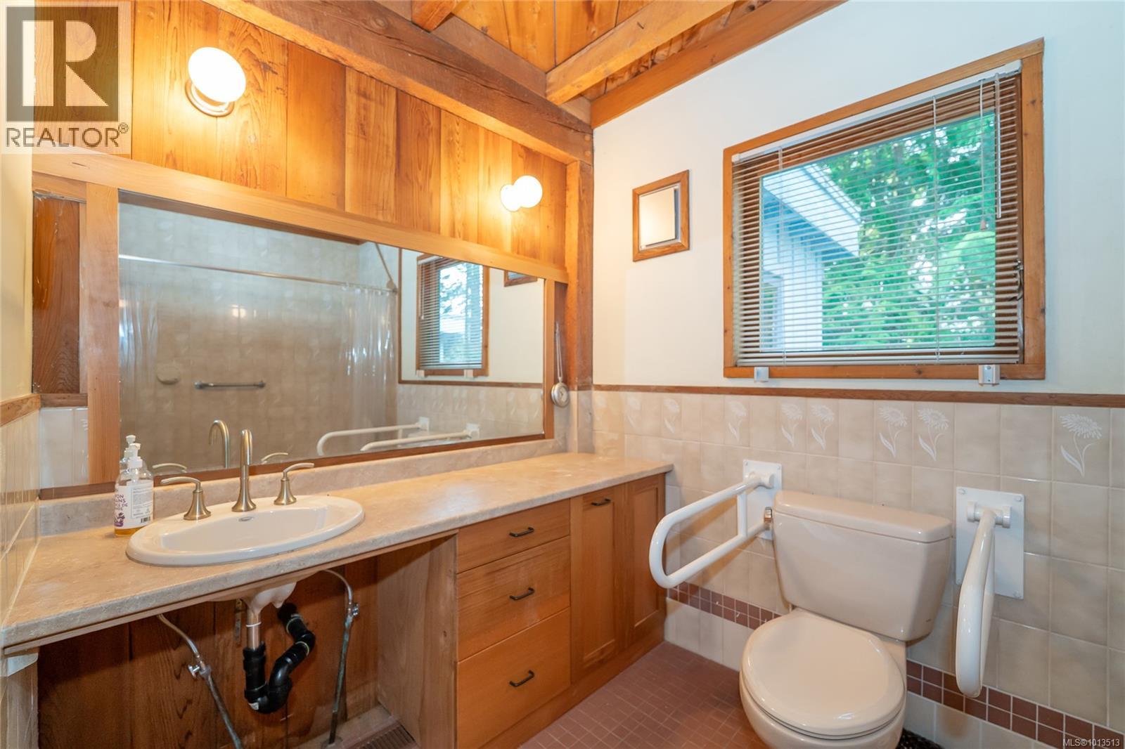 122 Ontario Pl, Salt Spring