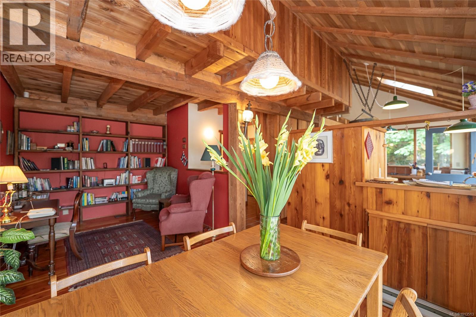 122 Ontario Pl, Salt Spring