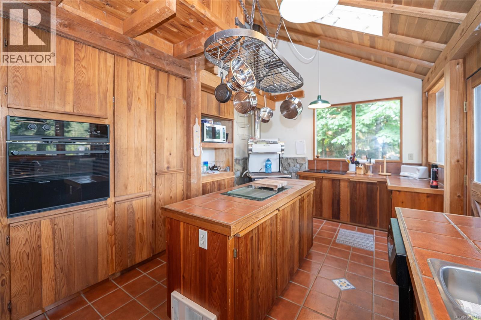 122 Ontario Pl, Salt Spring