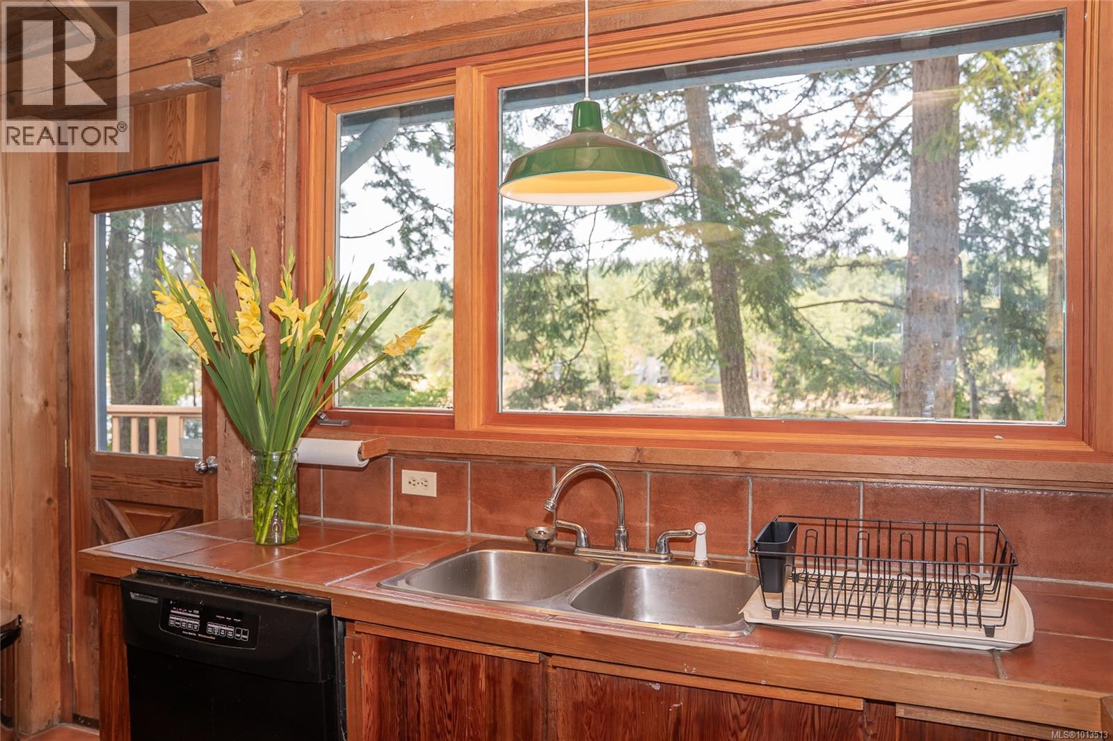 122 Ontario Pl, Salt Spring