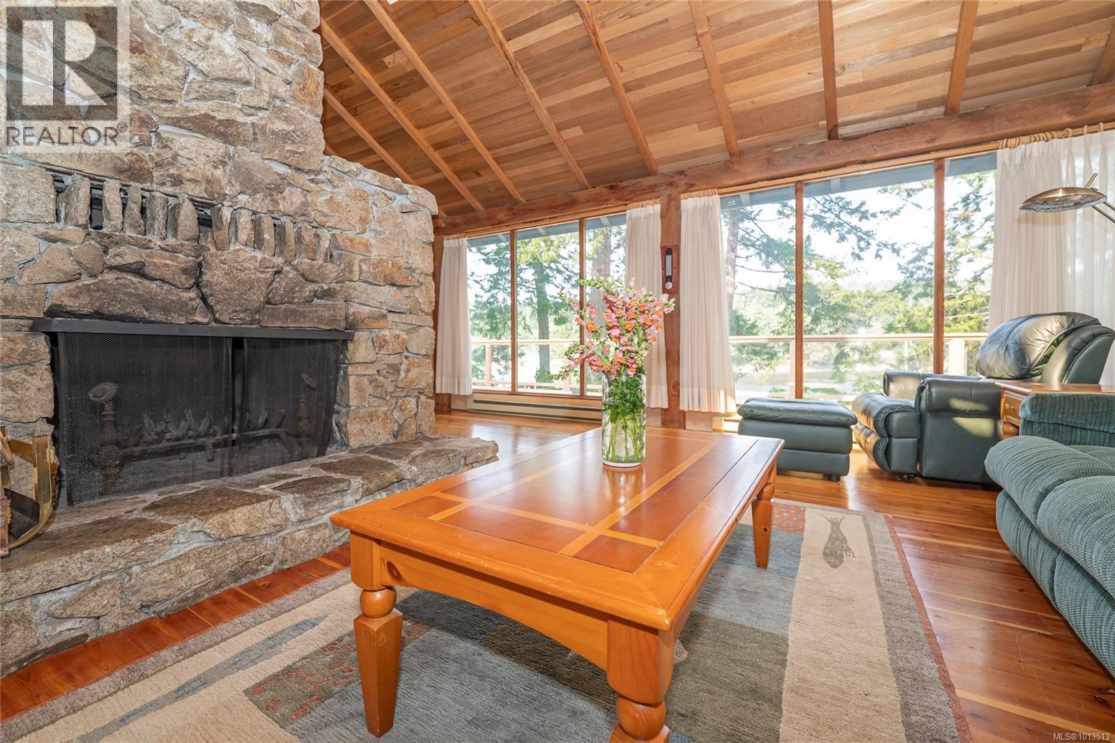 122 Ontario Pl, Salt Spring