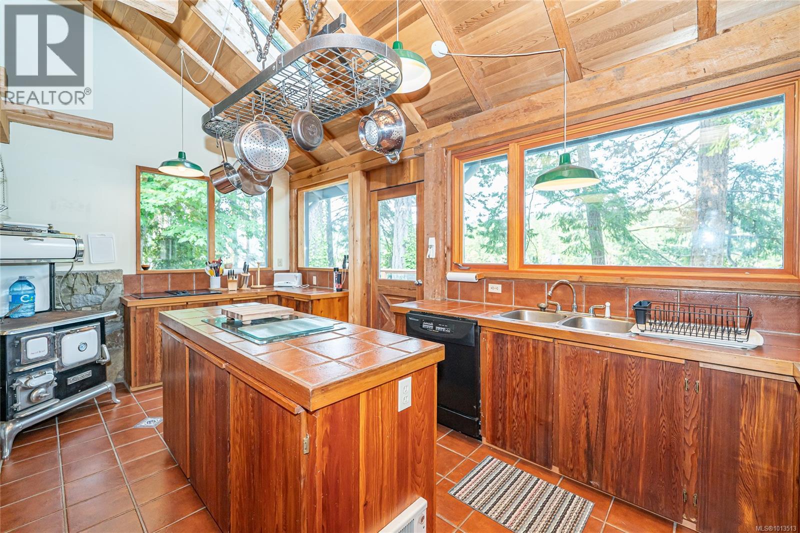 122 Ontario Pl, Salt Spring