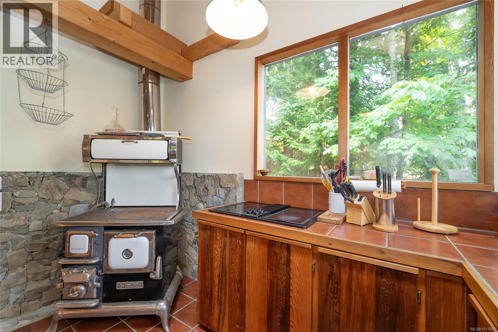 122 Ontario Pl, Salt Spring