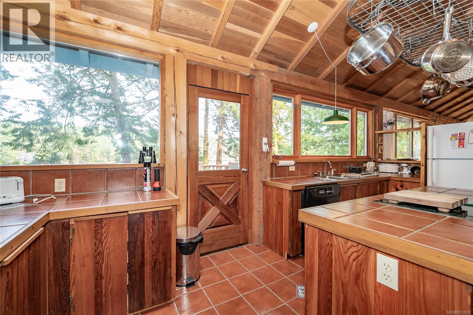 122 Ontario Pl, Salt Spring