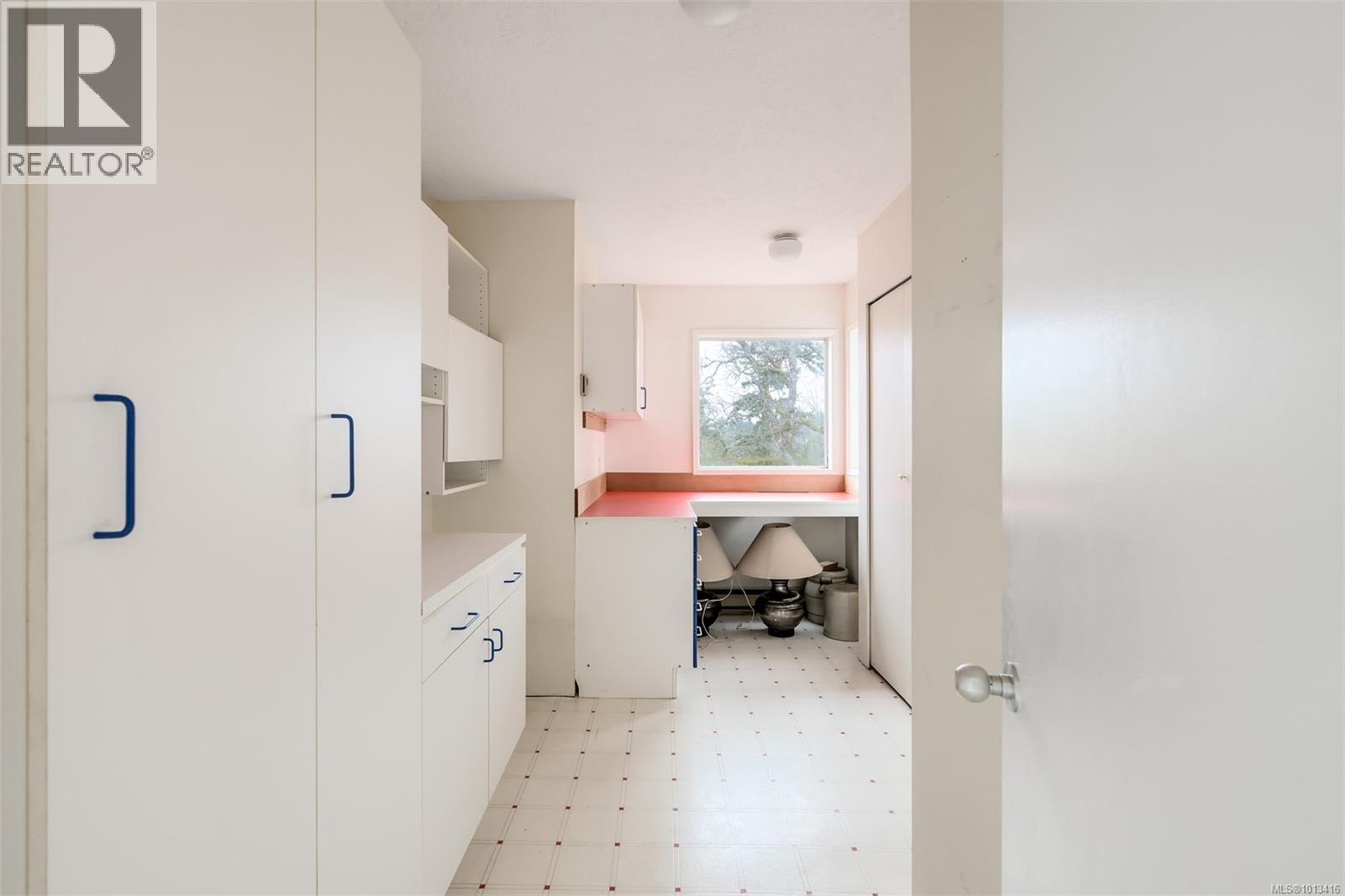 1291 Rockcrest Ave, Esquimalt
