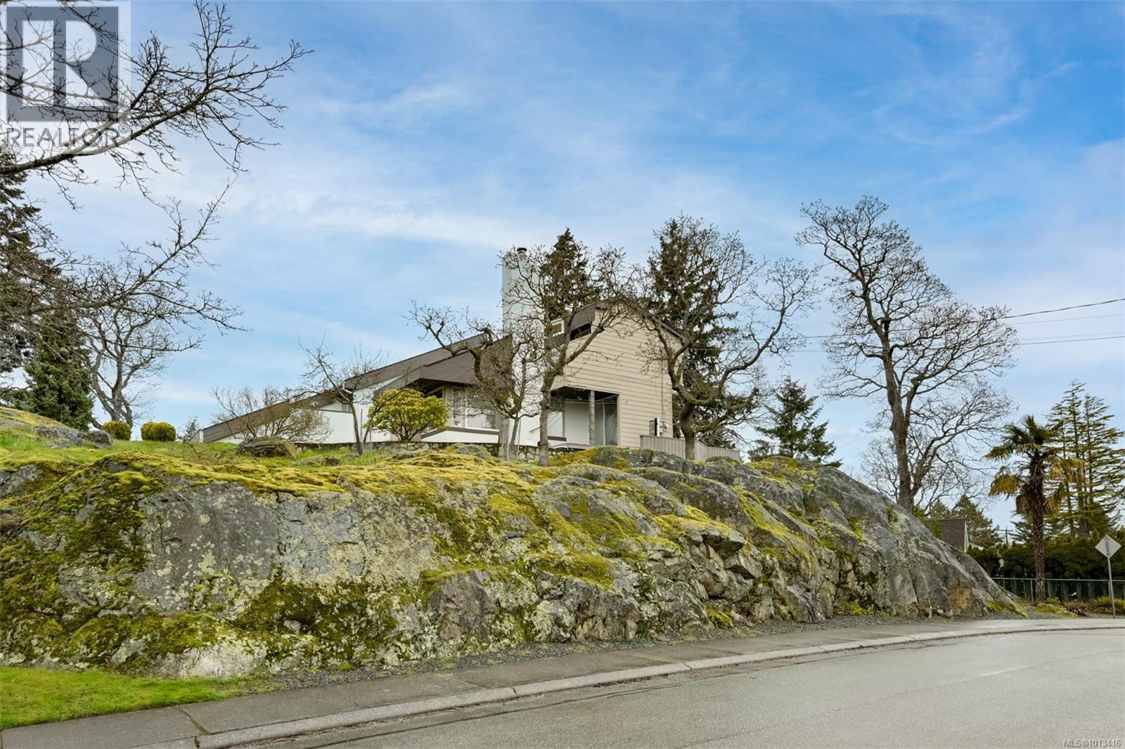 1291 Rockcrest Ave, Esquimalt