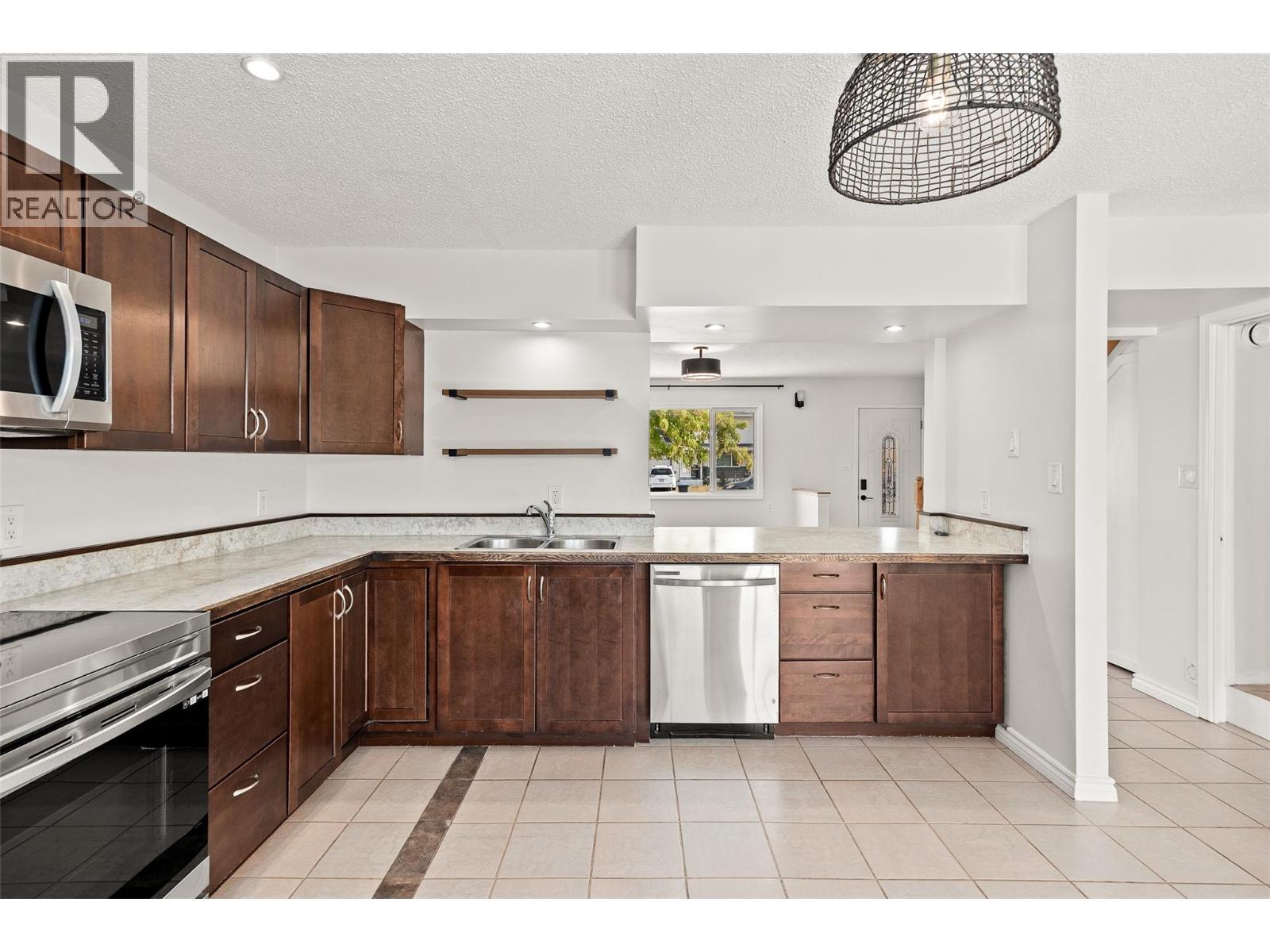  685 Hollydell Road, Kelowna