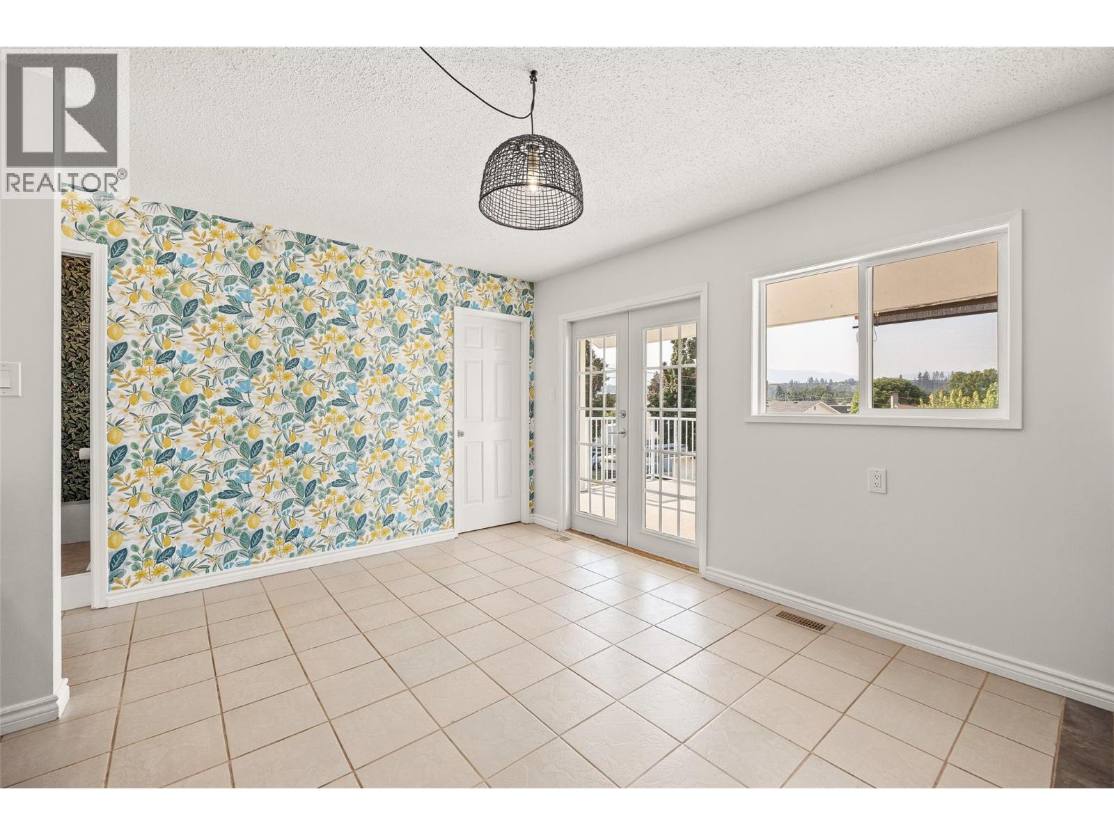  685 Hollydell Road, Kelowna