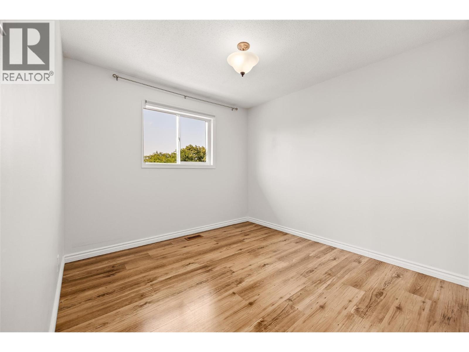  685 Hollydell Road, Kelowna