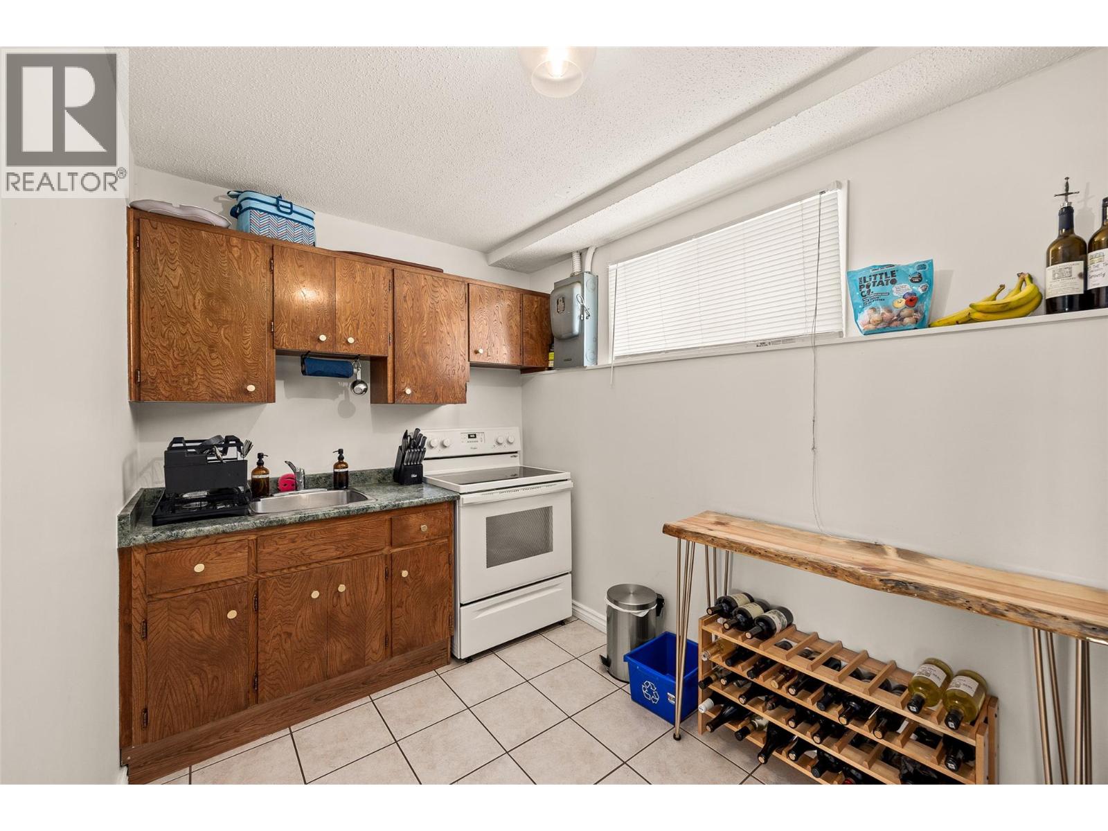  685 Hollydell Road, Kelowna