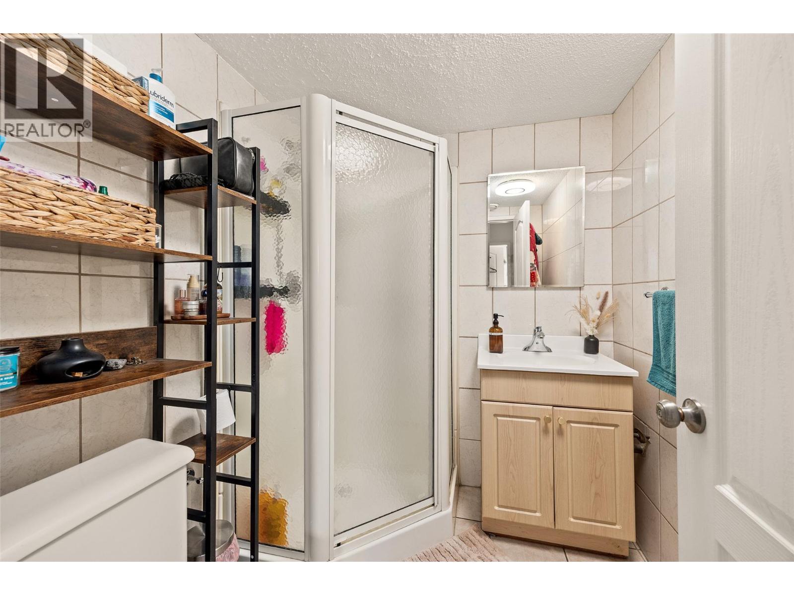  685 Hollydell Road, Kelowna