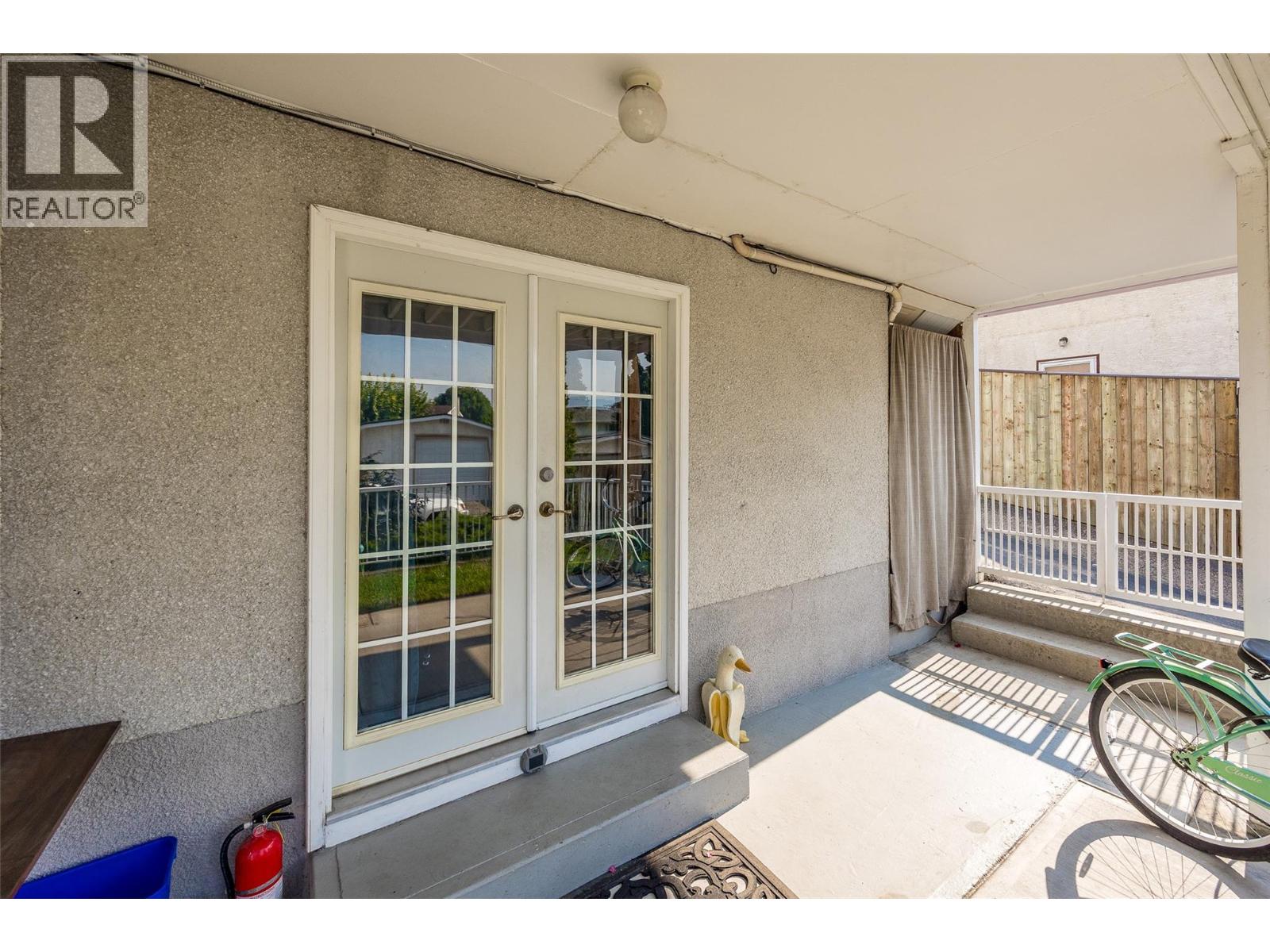  685 Hollydell Road, Kelowna