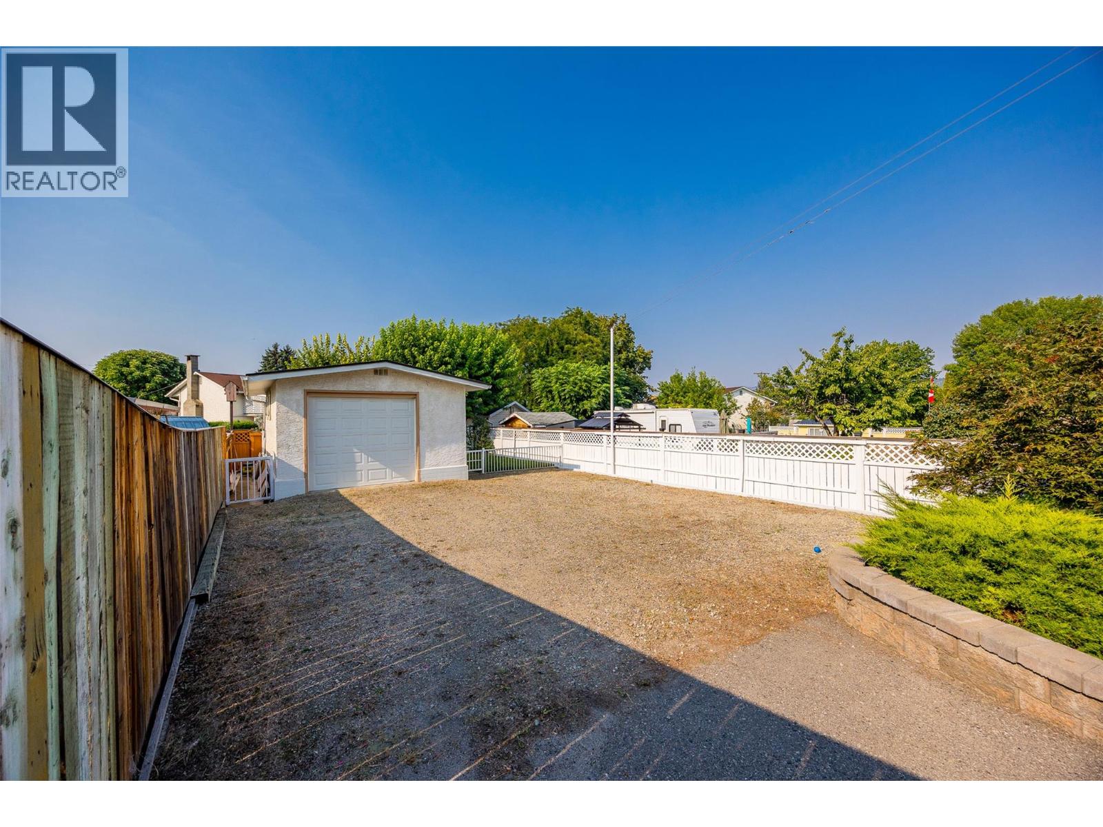  685 Hollydell Road, Kelowna